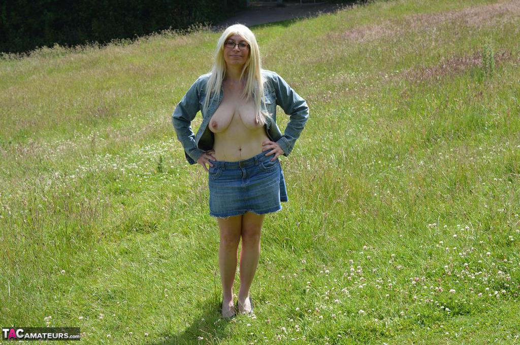 older blonde barby slut exposes herself while wandering park lands